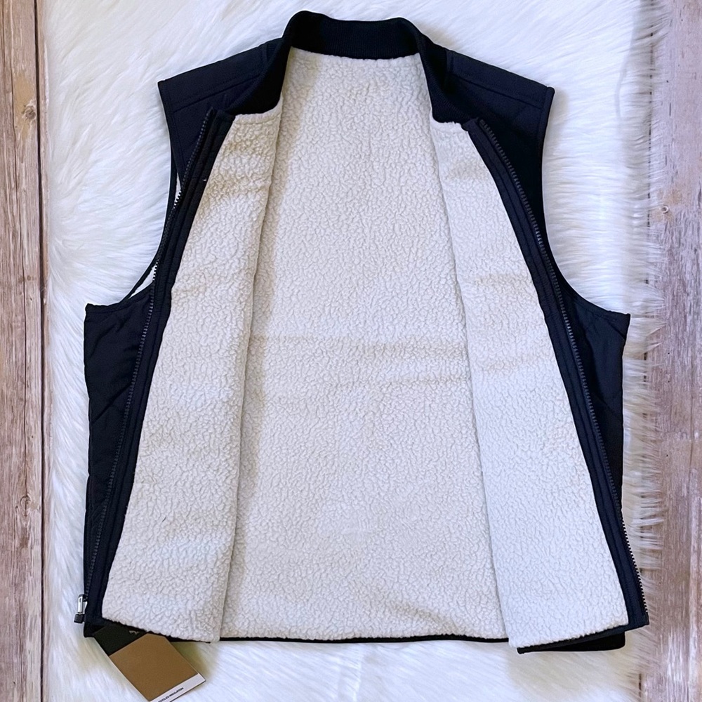 The North Face Women’s Cuchillo Reversible Navy Vest - Picture 4 of 9